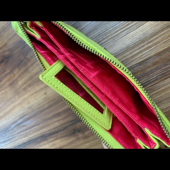 Elaine Turner yellow crossbody with mirror - Picture 6 of 13